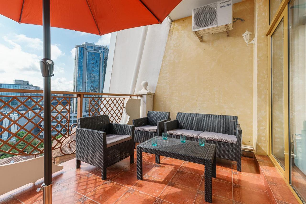 Arcadia Palace 2-Bedrooms Apartment With Terrace 오데사 외부 사진